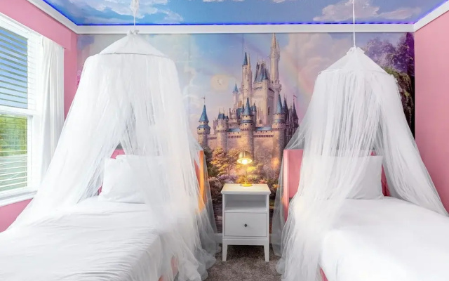 Upstay24-PPLHomeThemeRoomsPoolSpaCinema