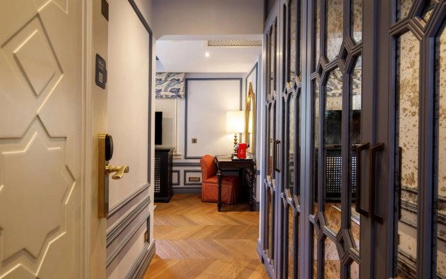 Hagia Sofia Mansions Istanbul, Curio Collection by Hilton