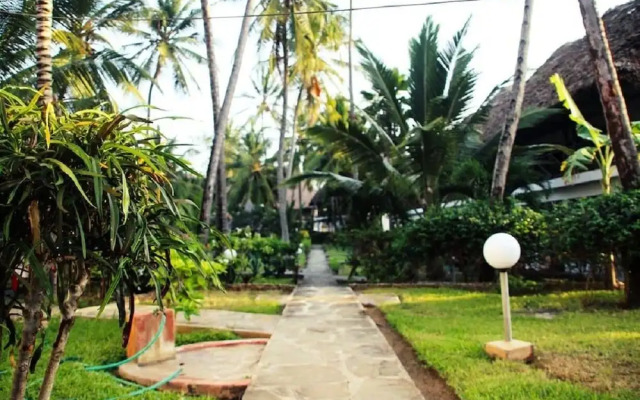 Room in Apartment - Wonderful two Minutes Walk to the White Sand Beach Property