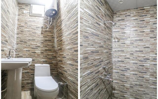 OYO 81967 Hotel Galaxy