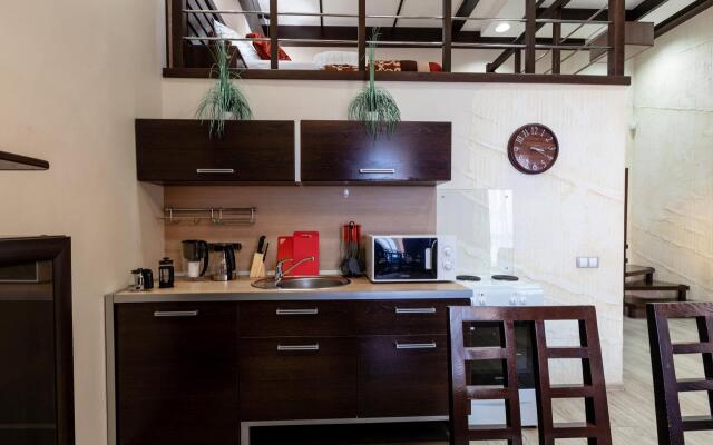 Пять звезд на Ленина 24