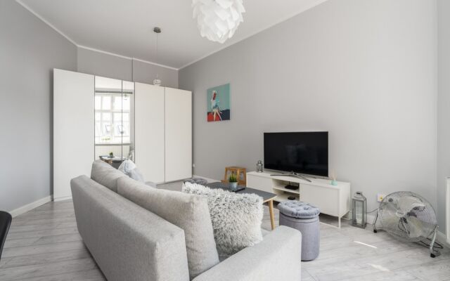 Scandi Małe Garbary Apartment by Renters
