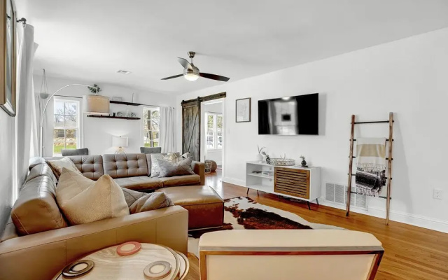 Stunning Luxury Rental Near Main W/hot-tub&firepit