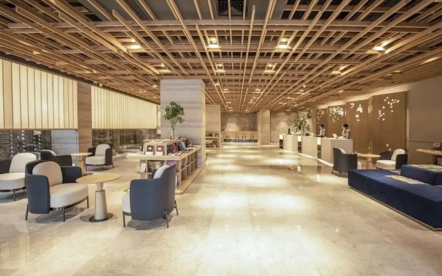 Lw International Hotel