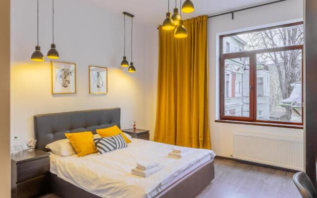CHÂTEAU: Upscale Suites in Bucharest's Historical Center!