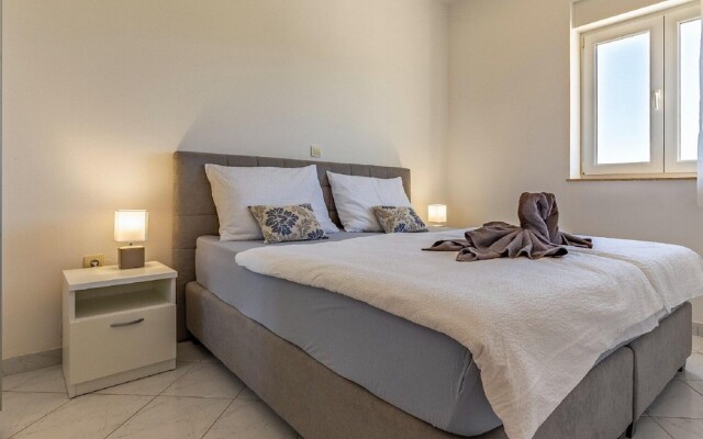 Classy Apartment in Banjole near Beach & Pula City