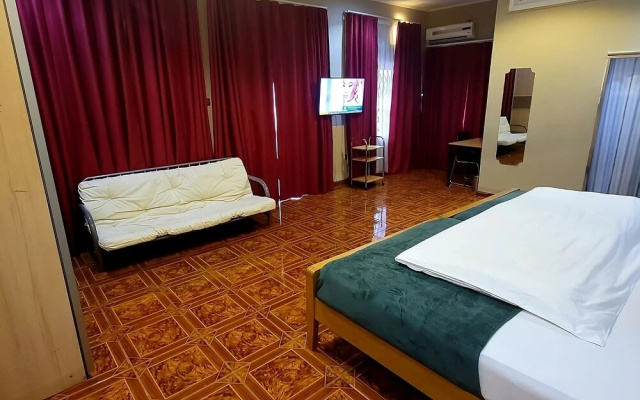 Room-ghouse Room D Ideal For Friends fam