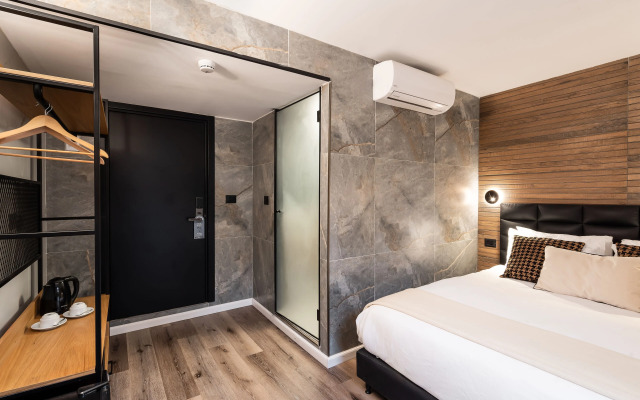 Mulan TLV Hotel