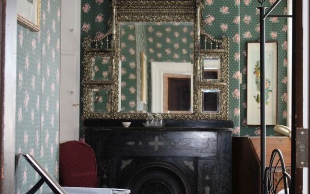 Carriage House Inn
