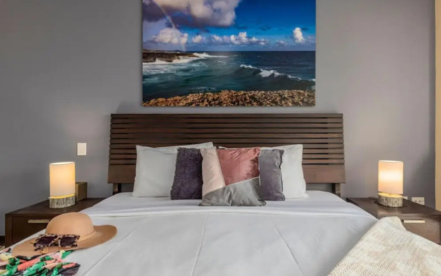 Ocean Front 2BR 2BA w Amazing Beach