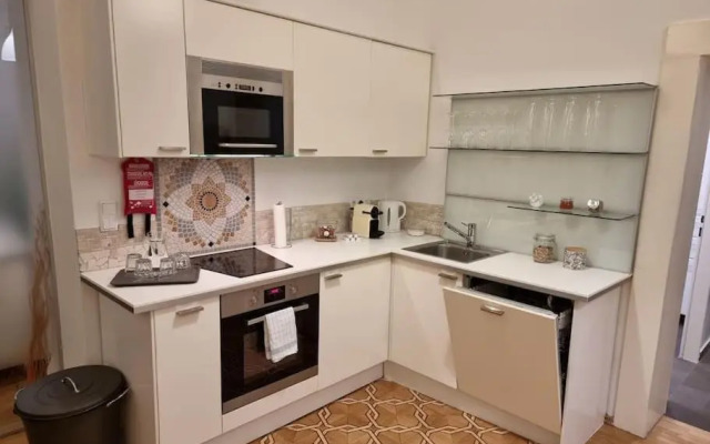 Sissi Royal Suite - Inner City 4 bedroom apartment