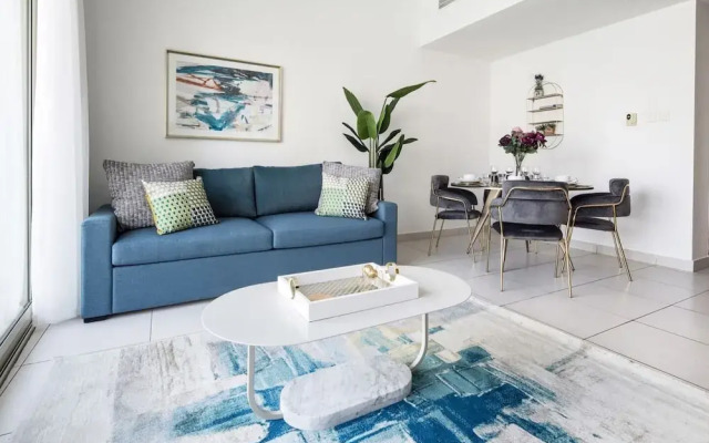 Elegantly Modern 1BR With Lovely Marina Views!