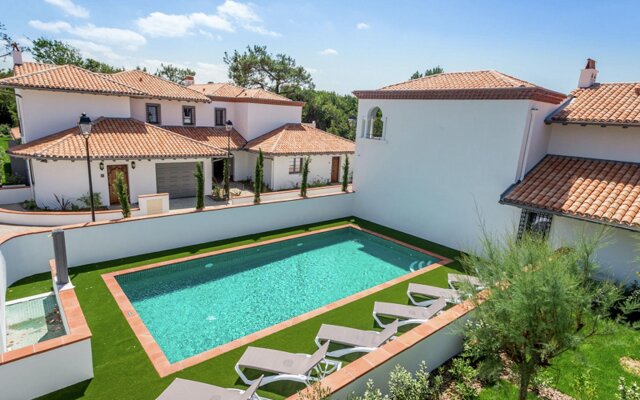 Beautiful villa with terrace in the surfing town of Biarritz
