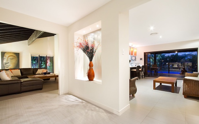 The Bali Hut on the Waters of the Central Gold Coast Apartment 5 – Guest Rooms – Bundall
