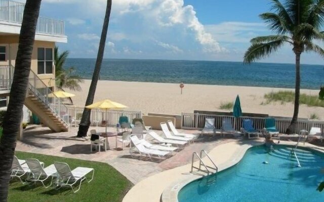 Breezy Beachfront Penthouse W/private Balcony 2 Bedroom Condo by Redawning