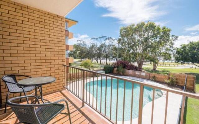 Golden Shores Unit 3, 21 Landsborough Parade