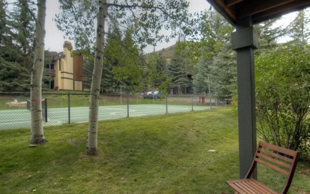 127 Ridgepoint 3 Bedroom Townhouse by RedAwning