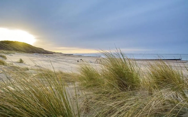 AMAZING BEACH & SUNSETS JUST 75m FROM THE BEACH!