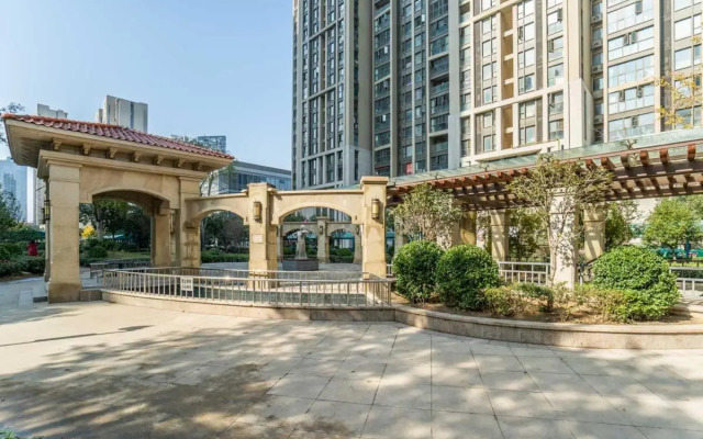 Zhengzhou Zhongyuan·Shenglong square