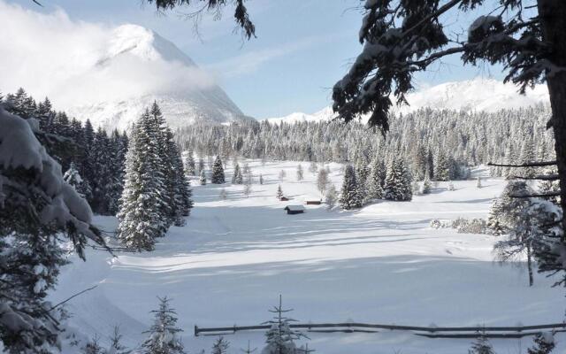 Family Friendly Chalet - Central with Beautiful Mountain Views