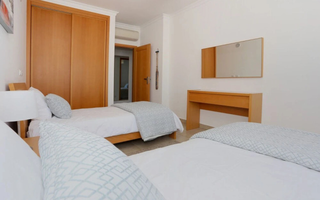 3-bedroom Apt, Sleeps 6, Pool, Gym & Jacuzzi
