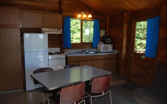 La Conner Camping Resort Deluxe Cabin 6