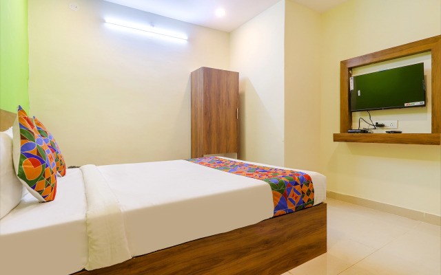 Fabexpress Simra Relax Inn