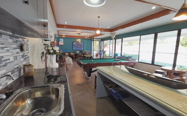 Pescadores Seaview Suites Moalboal