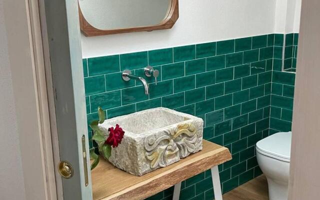 donna serena Aci Castello