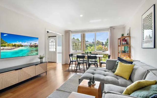 Family Friendly 3-bed With Courtyard & Parking