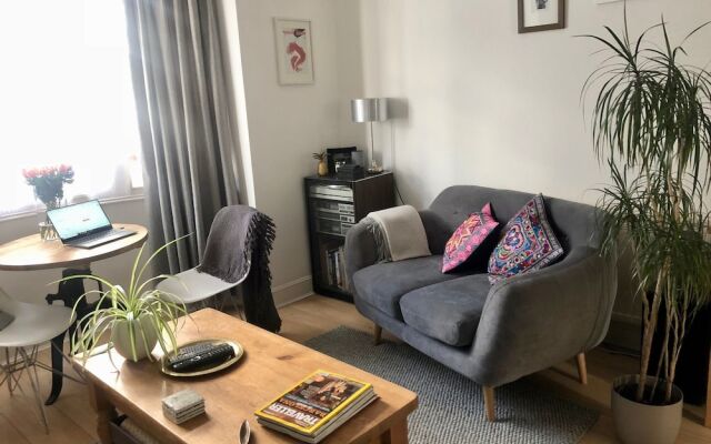 2 Bedroom Apartment Near Hove Seafront