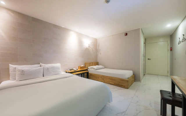 Ansan Walkers Hotel by Cozy