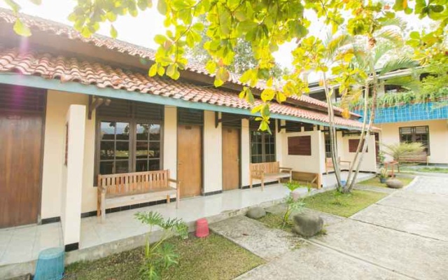 RedDoorz @ Pantai Pelabuhan Ratu 2 – Outside – Cisolok