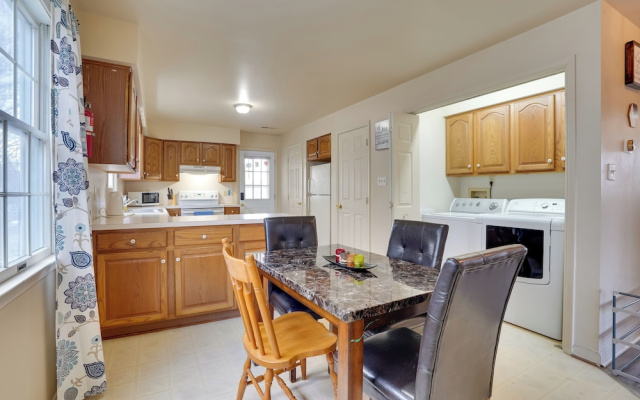 Walk to Fairgrounds! Hagerstown Townhome w/ Deck