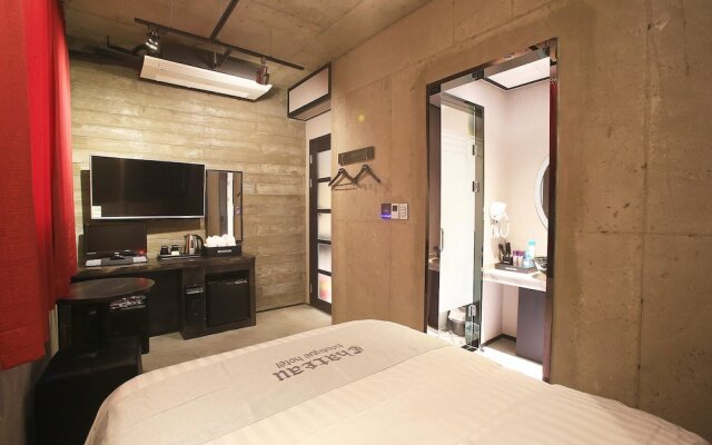 Yeongdeungpo Chateau Hotel