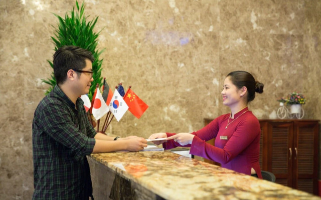 May Plaza Hotel