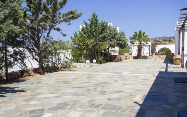 Parosland Hotel & Bungalows
