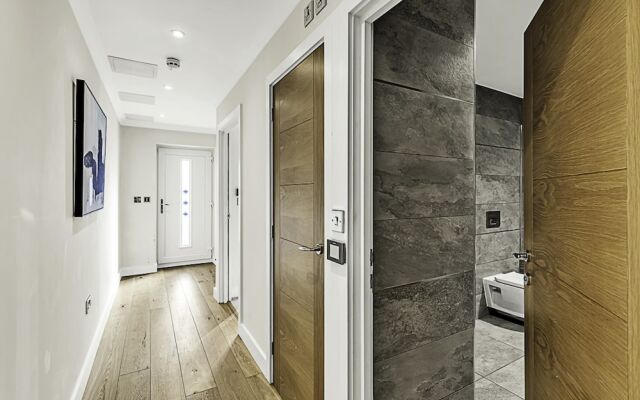 Chic and Contemporary Retreat in Brentford