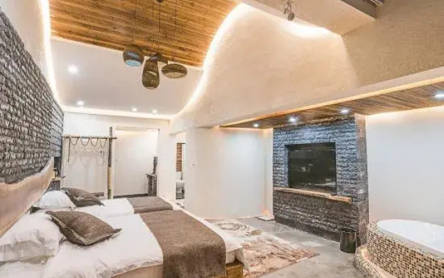 Tengchong Heshun Sufengtang Panoramic Holiday Inn