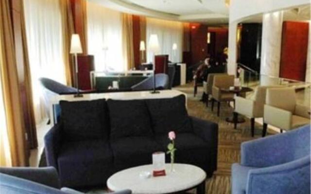 Radisson Red Shanghai Wujiaochang Hotel