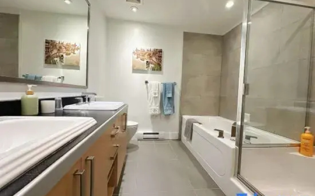 Spacious Modern 3BR Condo at UBC Quiet & Convenient