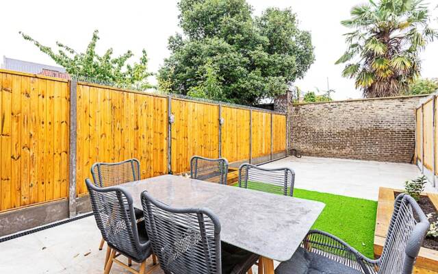 Gorgeous Flat in the Heart of Acton