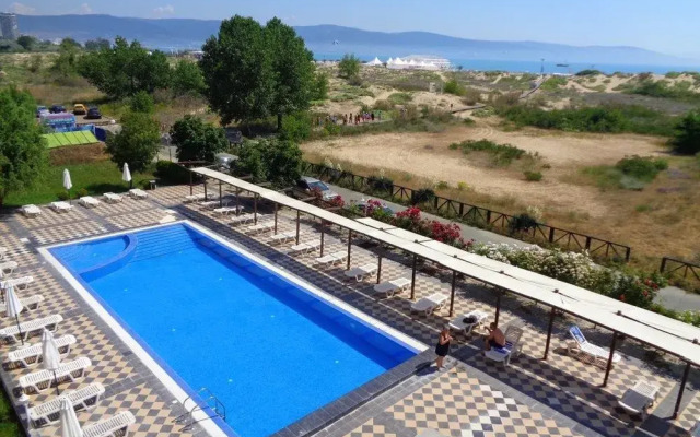 Meta Beach Budjet Hotel