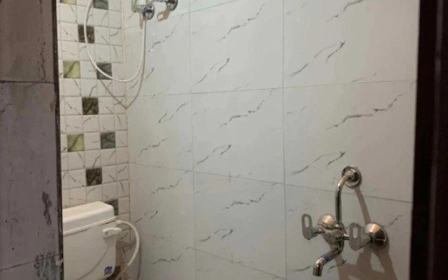 Spot On 88657 Hotel Dazi Star