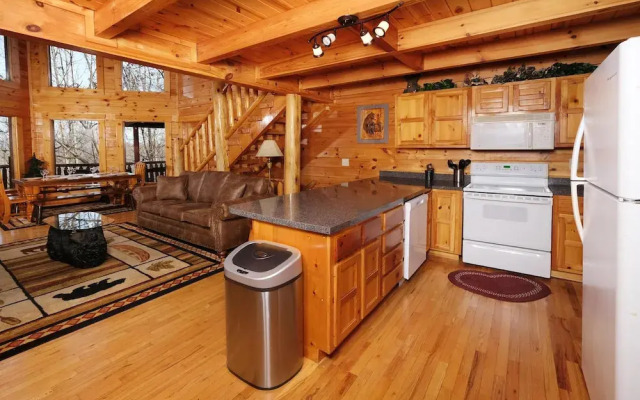 Smoky Treehouse Lodge #614