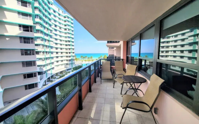 Alexander 718 3 Bedroom Apts by RedAwning