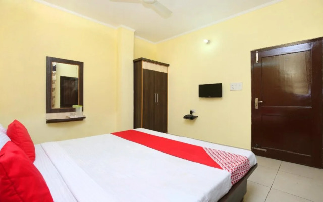 OYO 19765 Royal Guest House