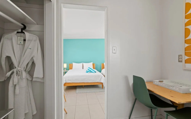 Hotel (closed)