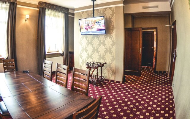 Komoda Club Residence