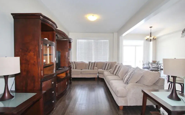 Executive Suite at Brampton House